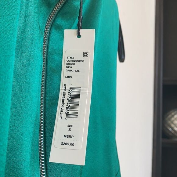 Alice + Olivia Henrietta Sleveless Blouse - Picture 5 of 7